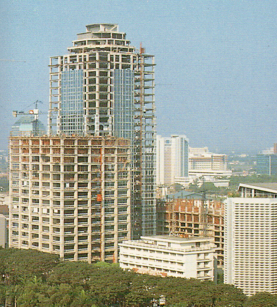 Menara Mandiri dalam pembangunan, Jakarta 1994an.