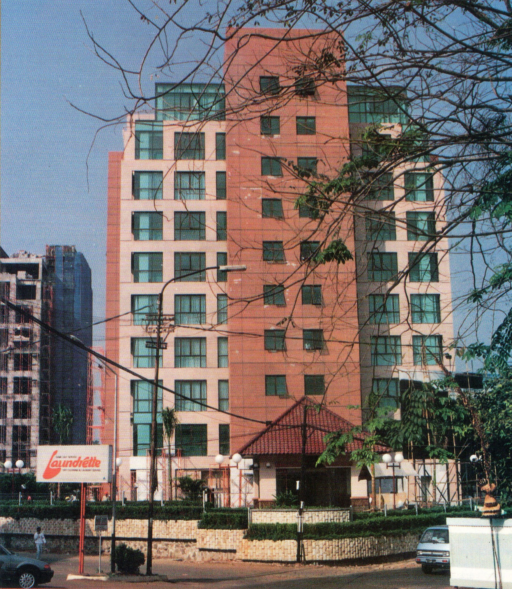 Apartemen Le Cristal, sekarang Hotel Kristal, 1992. Jakarta tempo dulu