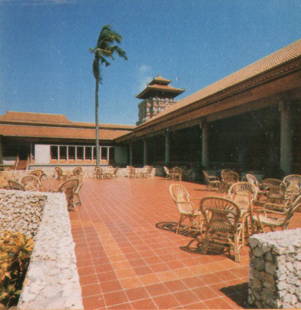 Bar lobi Nusa Dua Beach Hotel & Spa, 1983
