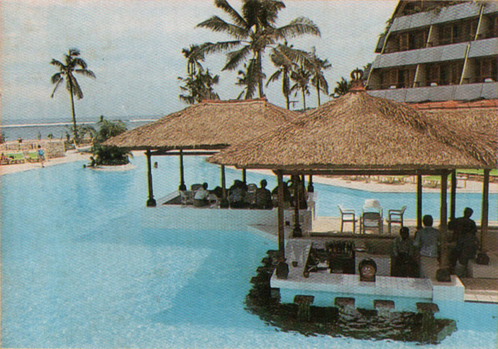 Bar kolam Nusa Dua Beach Hotel & Spa, 1983