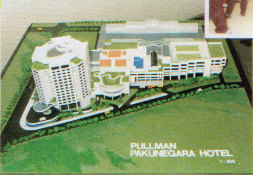 Maket Bandung Indah Plaza, 1990
