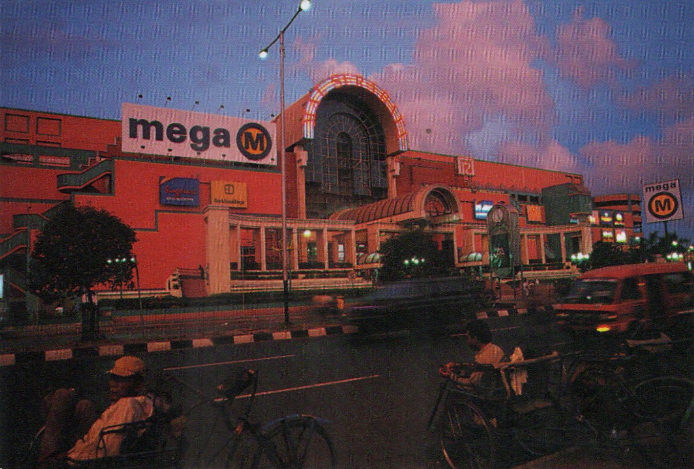 Hi Tech Mall Surabaya, 1997