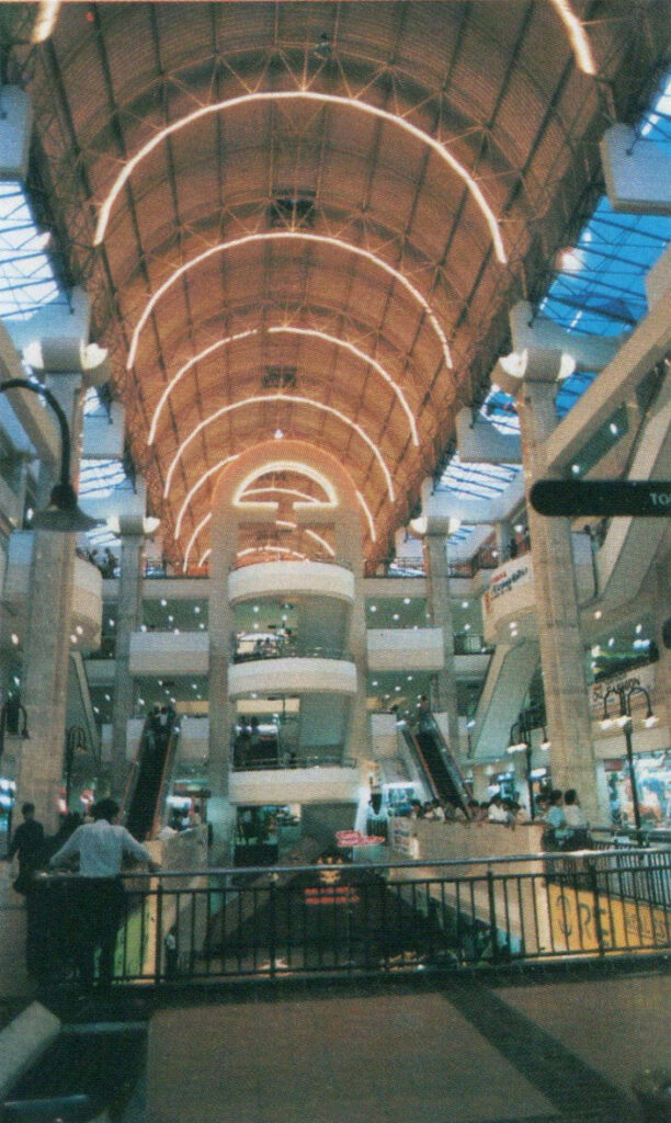 Interior THR Mall Surabaya, 1989