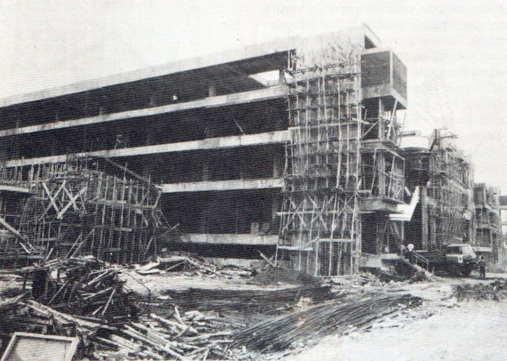 Hi Tech Mall Surabaya dalam tahap pembangunan, 1988
