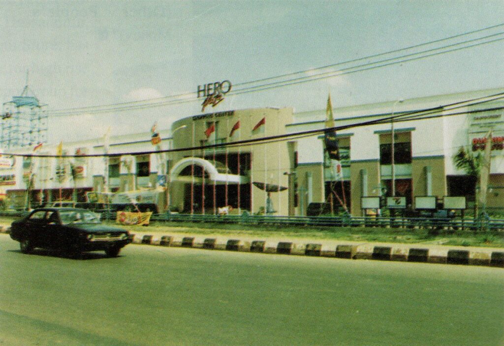 Hero Plaza Bekasi zaman dulu, 1995. Bekasi Cyber Park zaman dulu.