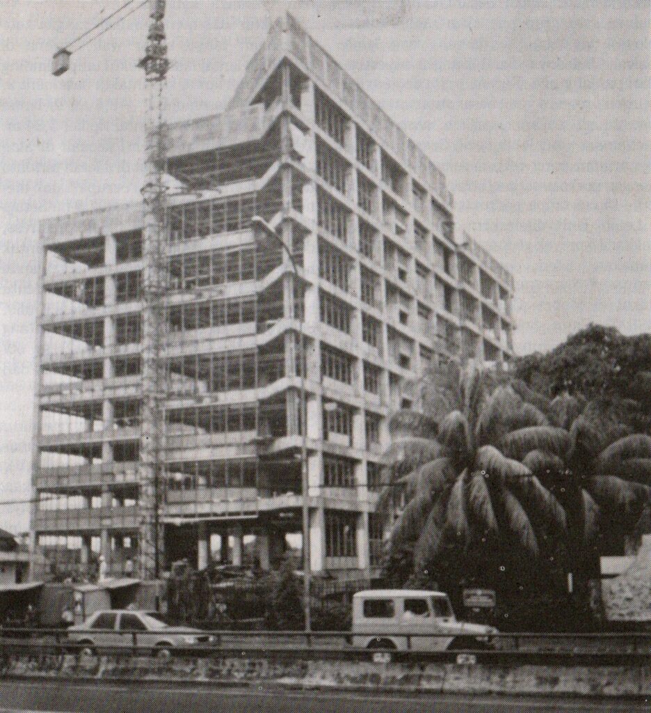 Panin Life Center dalam konstruksi. Jakarta tempo dulu 1990an, 1991.
