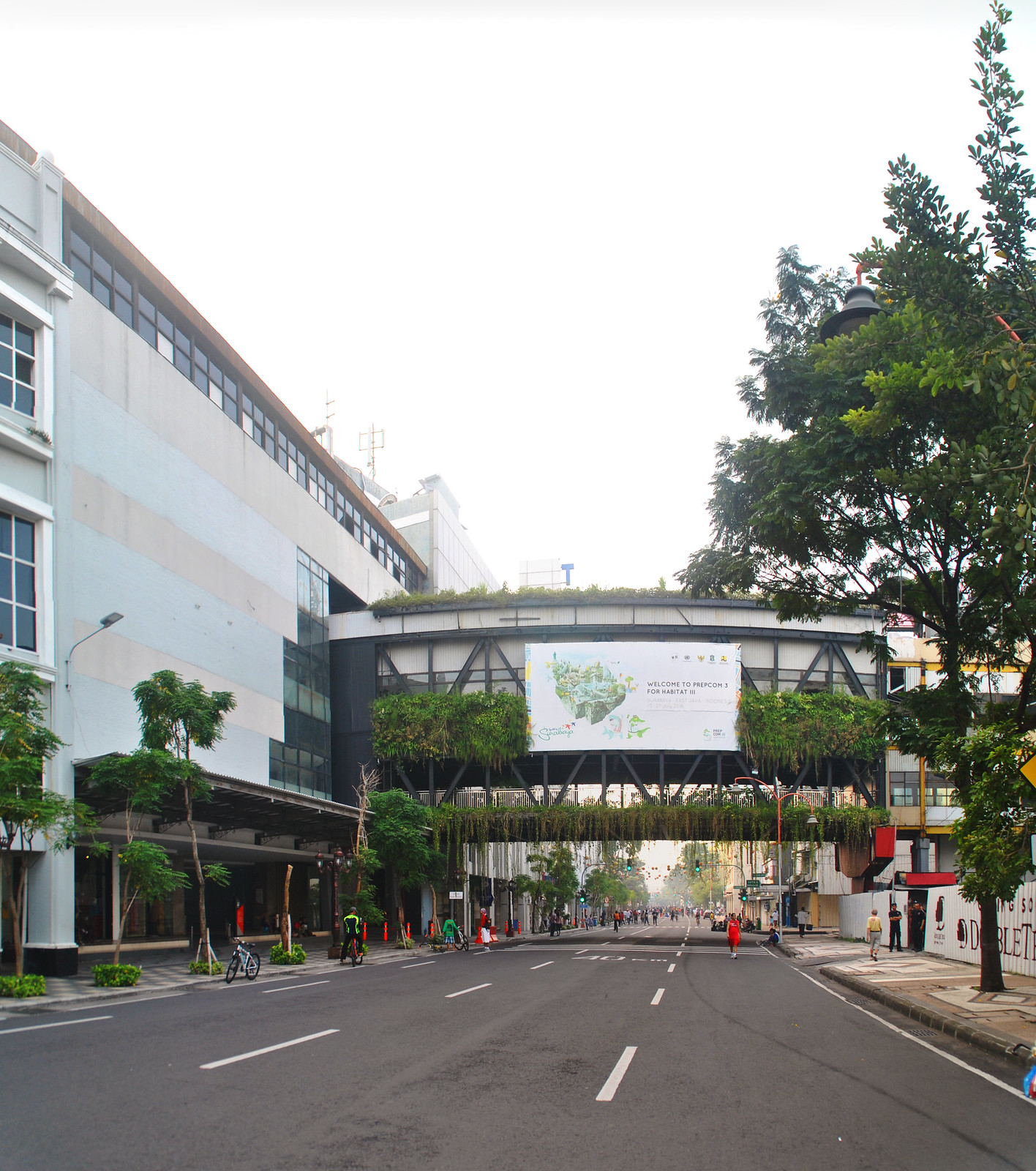 Jembatan penyeberangan ke Mal Pelayanan Publik Siola, 2017