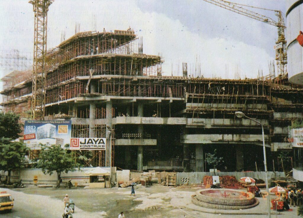 Tunjungan Plaza II tahap konstruksi, Surabaya, 1991, Surabaya tempo dulu 1990an