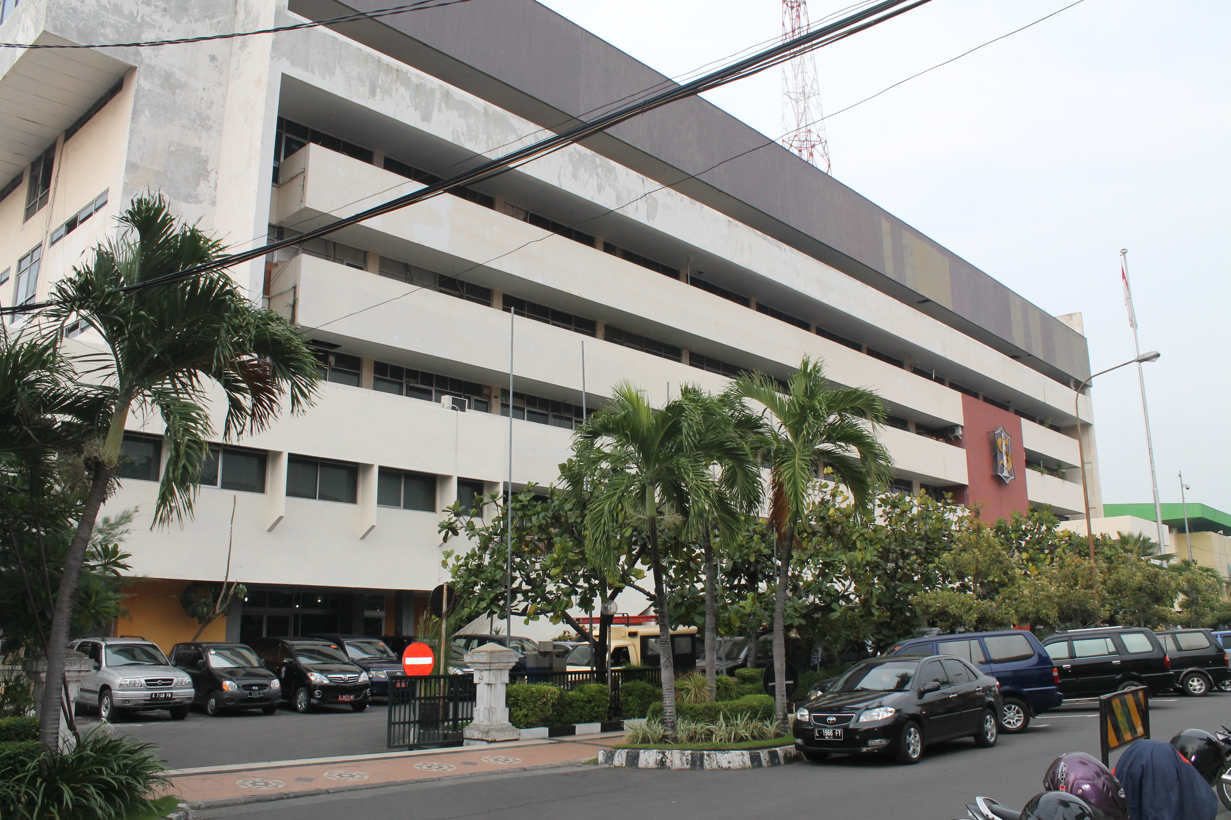 Balai Kota Surabaya Jalan Jimerto alias Graha Sawunggaling dari arah barat daya.