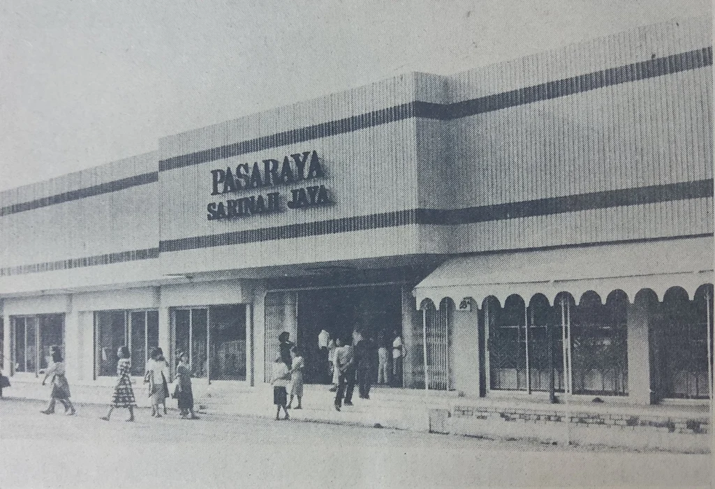 Pasaraya Sarinah Jaya Pluit, Oktober 1982. Foto Ipphos Merdeka