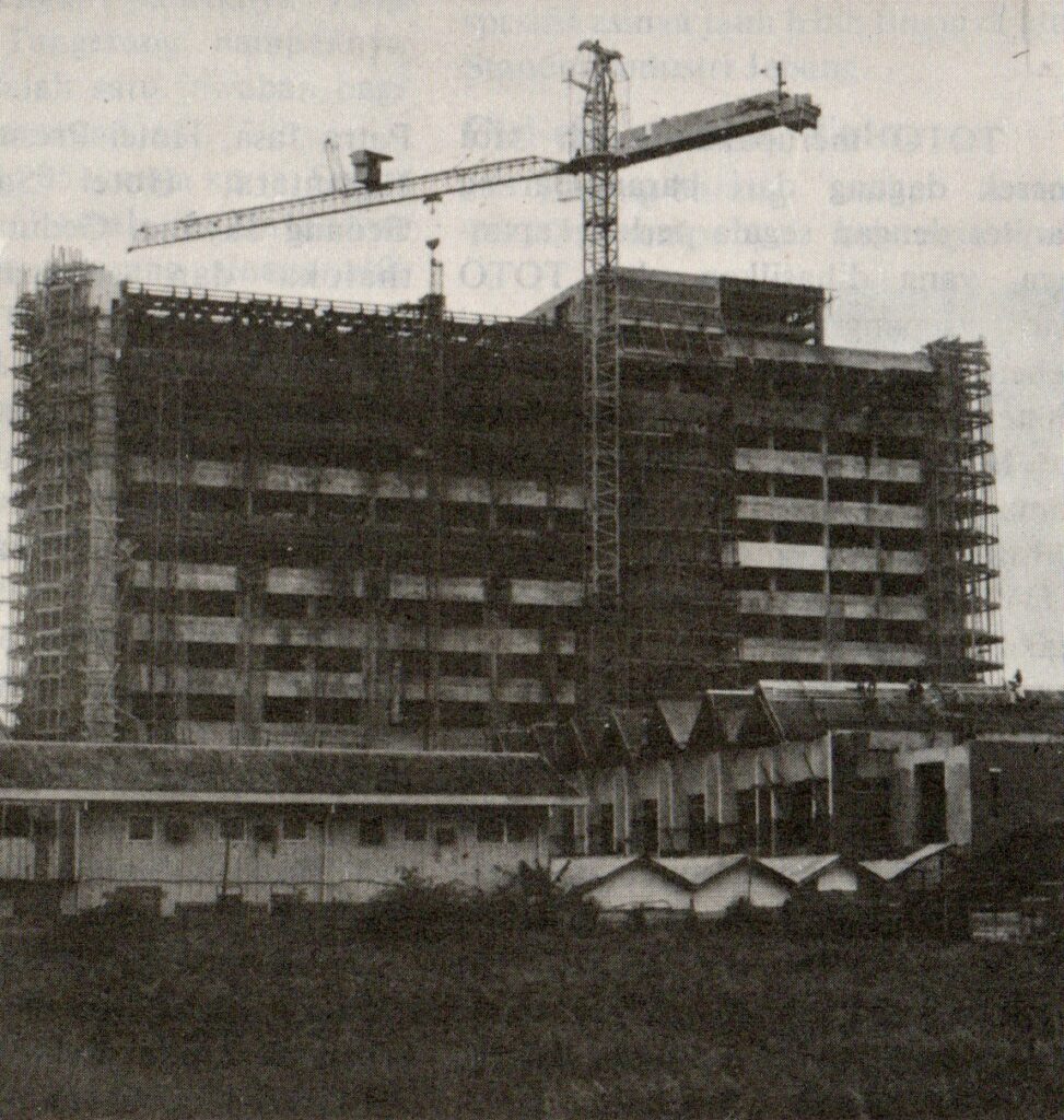 Hotel Benakutai dalam konstruksi, 1979. Balikpapan zaman dulu, tempo dulu