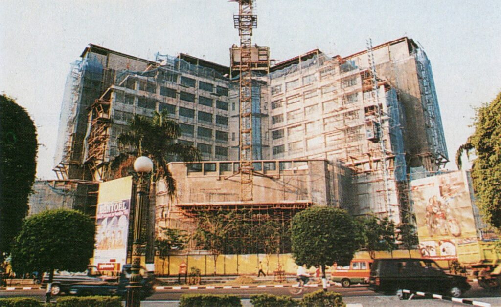 Hotel Ciputra Semarang dalam pembangunan, 1995. Semarang tempo dulu 1990an