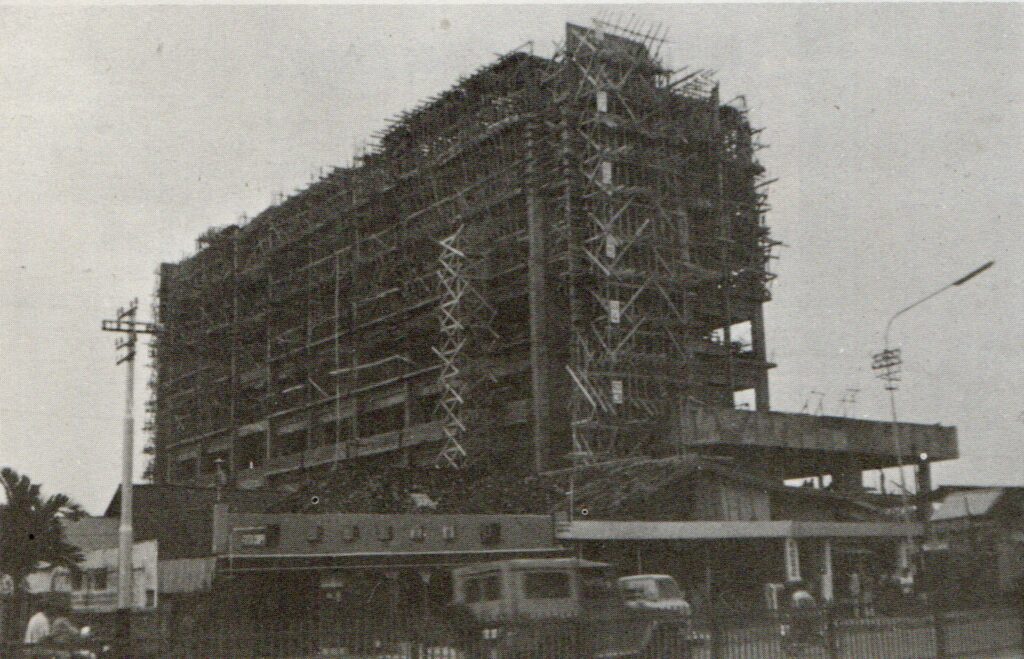 Gedung KPPN Jatinegara dalam tahap konstruksi, 1981. Jakarta tempo dulu 1980an
