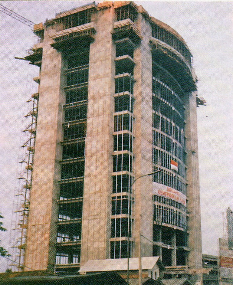 Graha Mustika Ratu dalam tahap konstruksi, 1991. Jakarta tempo dulu 1990an.