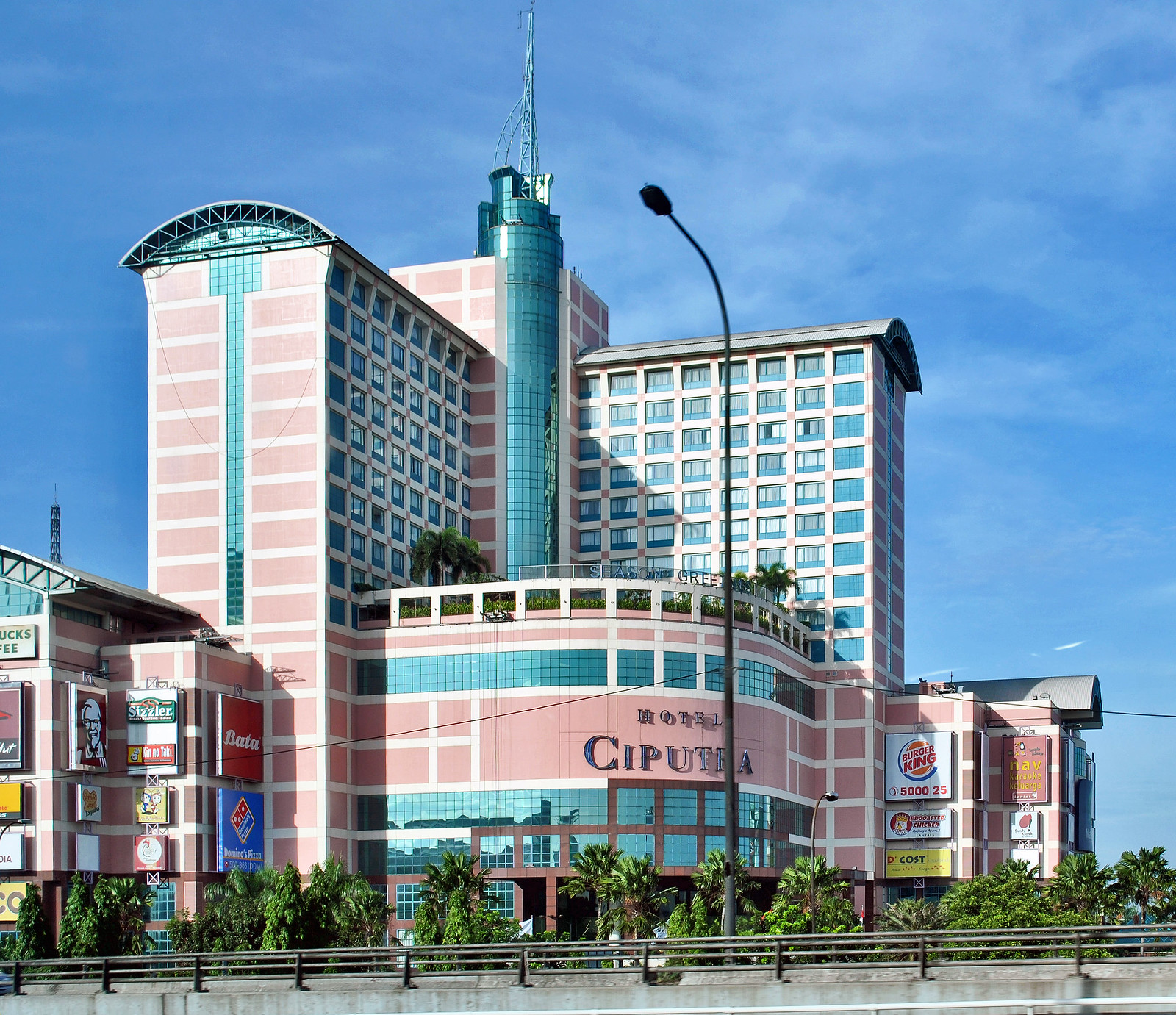 Mal dan Hotel Ciputra Jakarta, 2011