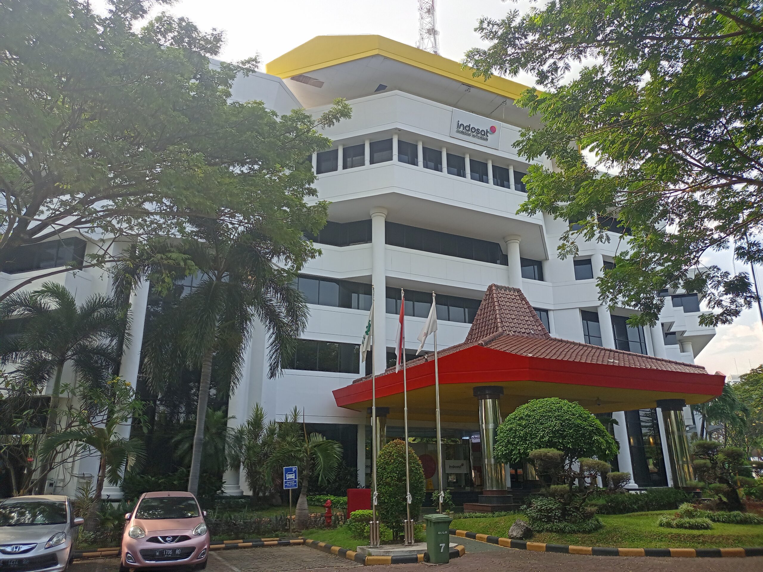 Gedung Indosat Surabaya