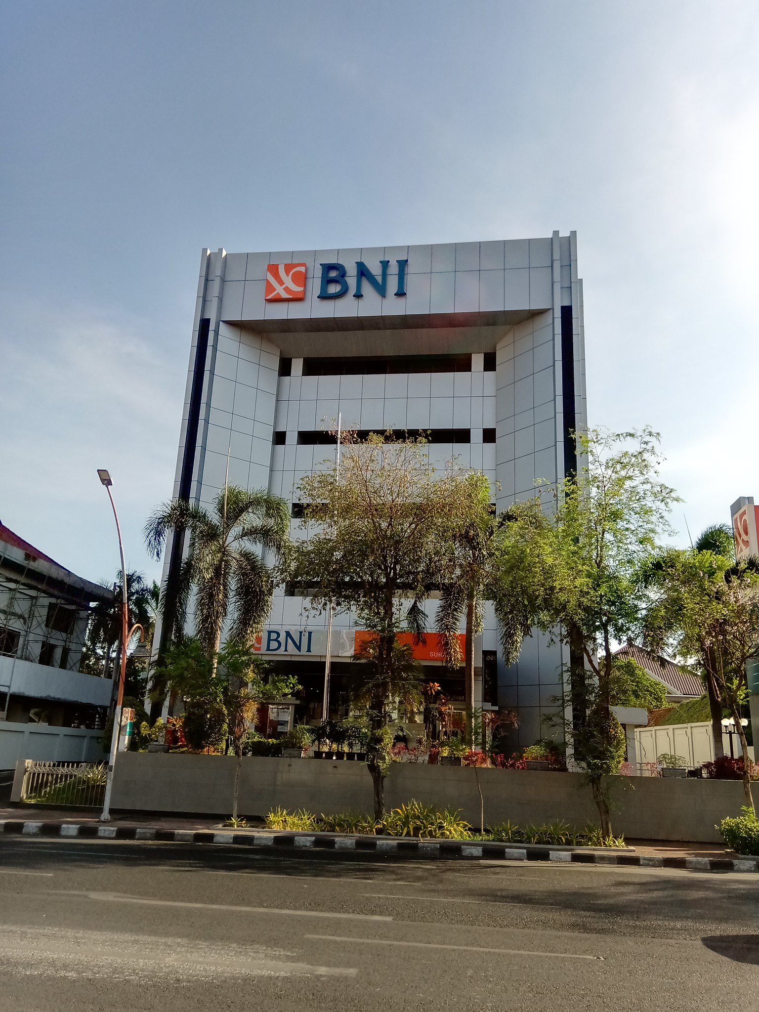 Gedung Kantor BNI Surabaya Jalan Gub. Suryo