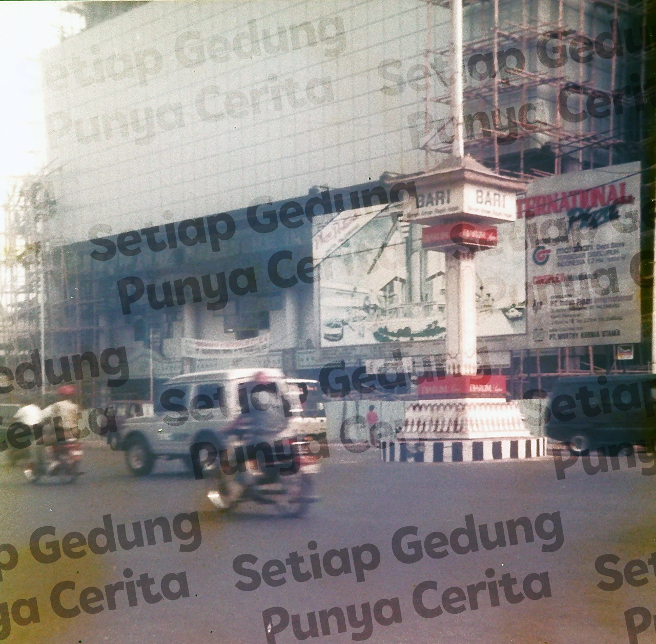 International Plaza Palembang dalam tahap konstruksi, 1991