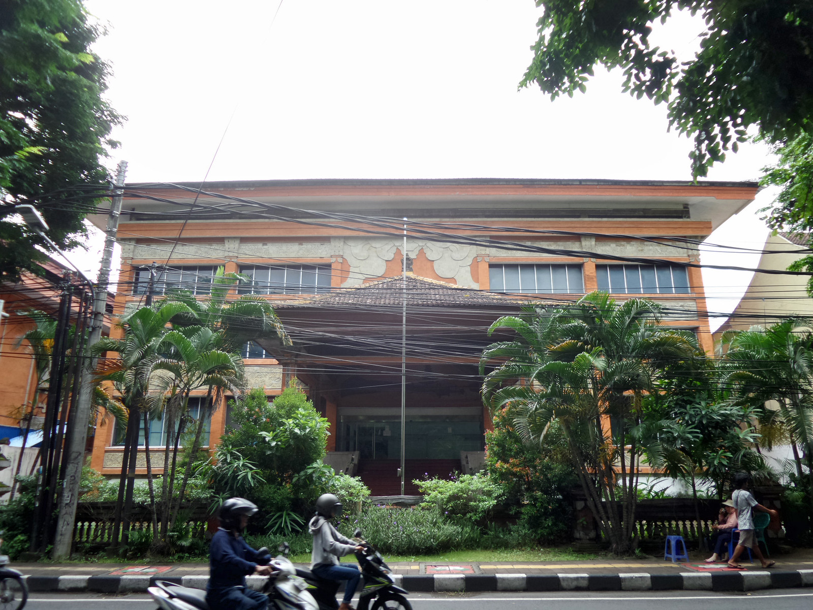 Gedung Kantor Cabang Bank Harapan Sentosa Denpasar, 2023
